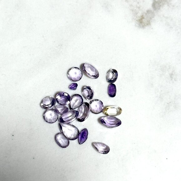 2/20$ Small Glass Bottle Pendant + Tiny Genuine Amethyst Cabochons - Picture 4 of 7